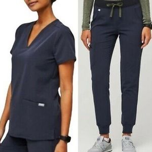 SOLD Figs Quiet Navy scrub set medium/tall